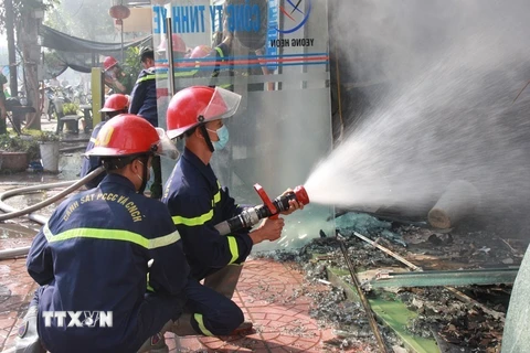 Bắc Giang: Cháy lớn thiêu rụi nhà xưởng sản xuất linh kiện điện tử