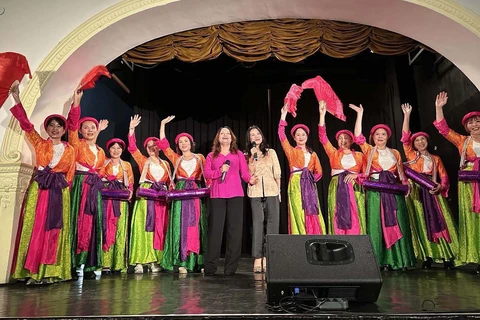 “Đêm Văn hóa Việt Nam” thu hút đông đảo người dân Hungary tham gia
