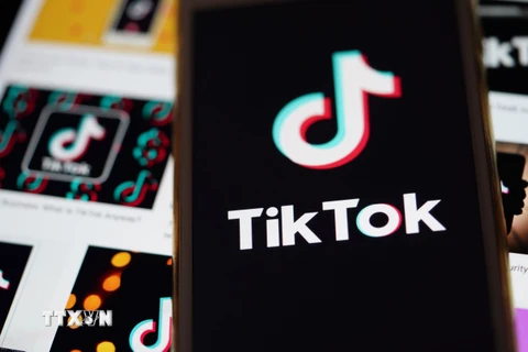 Biểu tượng của ứng dụng chia sẻ video TikTok. (Ảnh: THX/TTXVN)