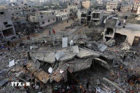 Những tòa nhà bị phá hủy sau cuộc oanh kích của Israel xuống thành phố Rafah, Dải Gaza ngày 11/11/2023. (Ảnh: THX/TTXVN)