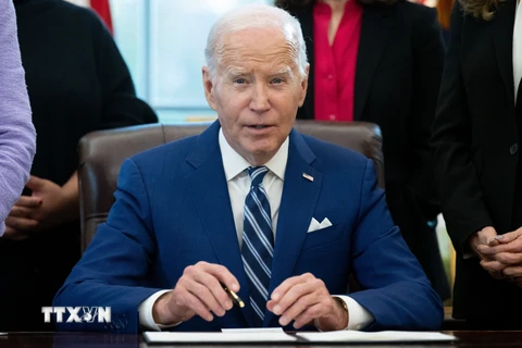 Tổng thống Mỹ Joe Biden ký phê chuẩn dự luật ngân sách tạm thời