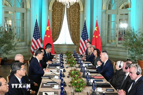 Chủ tịch Trung Quốc Tập Cận Bình và Tổng thống Mỹ Joe Biden trong cuộc hội đàm bên lề Tuần lễ Cấp cao APEC 2023 ở California, Mỹ ngày 15/11/2023. (Ảnh: THX/TTXVN)
