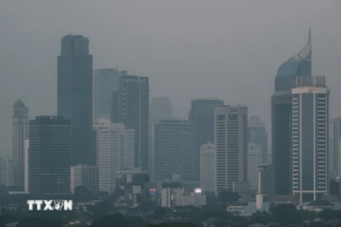 Các tòa nhà cao tầng tại thủ đô Jakarta, Indonesia, ngày 23/8/2023. (Ảnh: AFP/TTXVN)