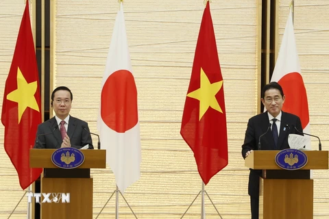 Chủ tịch nước Võ Văn Thưởng và Thủ tướng Nhật Bản Kishida Fumio tại cuộc gặp gỡ báo chí. (Ảnh: Thống Nhất/TTXVN)