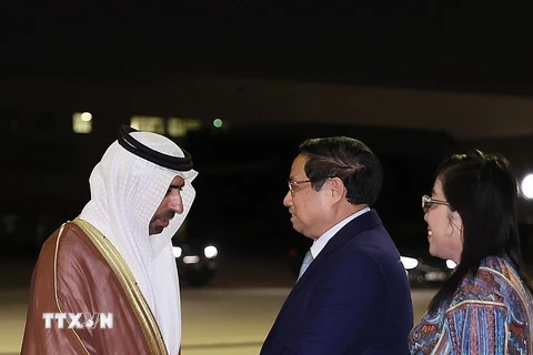 Thủ tướng Phạm Minh Chính tới Dubai, bắt đầu tham dự COP28
