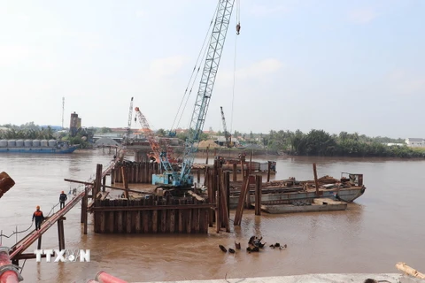 Tỉnh Tiền Giang đã đầu tư xây dựng cầu Tân Thạnh với tổng vốn trên 145 tỷ đồng. (Ảnh: Minh Trí/TTXVN)