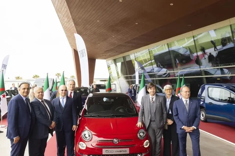 Các quan chức Italy và Algeria trong buổi lễ khánh thành nhà máy ôtô Fiat ở thành phố Oran, Algeria. (Nguồn: Just Auto)