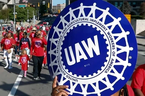 Người lao động thuộc nghiệp đoàn UAW biểu tình. (Ảnh: AP)