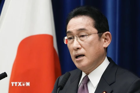 Thủ tướng Nhật Bản Fumio Kishida phát biểu với báo giới tại Tokyo. (Ảnh: AFP/TTXVN)