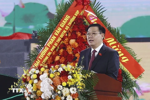 Chủ tịch Quốc hội Vương Đình Huệ phát biểu tại Lễ kỷ niệm 60 năm ngày Bác Hồ thăm tỉnh Thái Nguyên. (Ảnh: An Đăng/TTXVN)