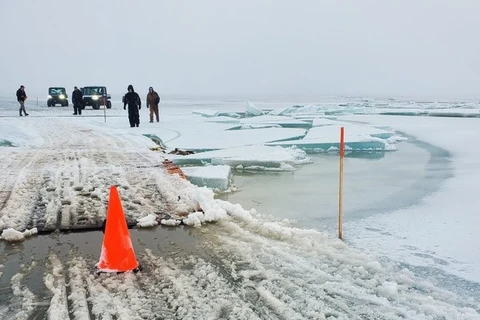 Mặt băng yếu khiến nhiều ngư dân bị mắc kẹt. (Nguồn: X)