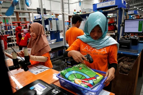 Nhân viên Lazada tại Indonesia. (Ảnh: Reuters)