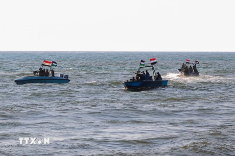Lực lượng Bảo vệ Bờ biển Yemen tuần tra trên Biển Đỏ ngày 4/1/2024. (Ảnh: AFP/TTXVN)