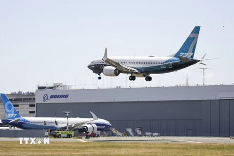 Máy bay 737 MAX của hãng Boeing hạ cánh sau khi thực hiện chuyến bay kiểm tra tại nhà máy ở Seattle, Washington, Mỹ, ngày 29/6/2020. (Ảnh: AFP/TTXVN)