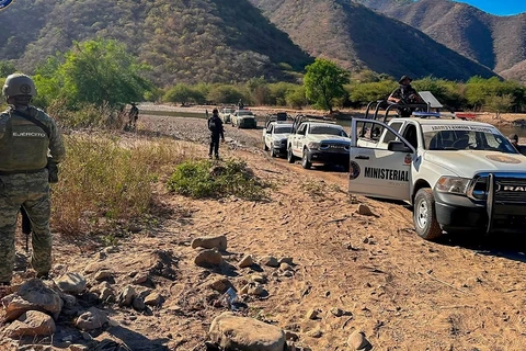 Cảnh sát điều tra hiện trường vụ thảm sát ở Guerrero, Mexico. (Nguồn: Sky News)