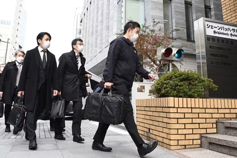 Các công tố viên đến văn phòng của phái lớn nhất trong đảng LDP cầm quyền ngày 19/1/2024. (Ảnh: Nikkei)