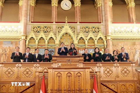 Thủ tướng Phạm Minh Chính và Phu nhân tham quan Nhà Quốc hội Hungary