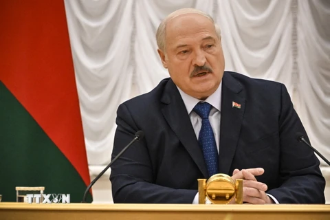 Tổng thống Belarus Alexander Lukashenko phát biểu với báo giới tại Minsk ngày 6/7/2023. (Ảnh: AFP/TTXVN)
