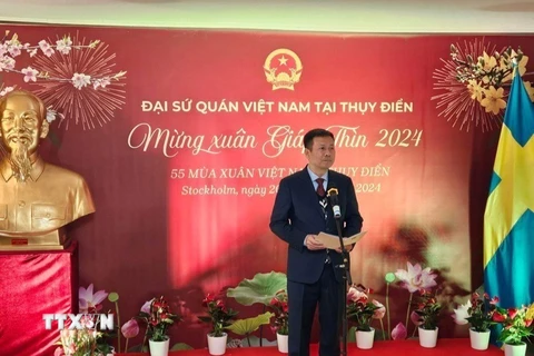 Đại sứ Trần Văn Tuấn phát biểu tại Tết cộng đồng. (Ảnh: TTXVN phát)