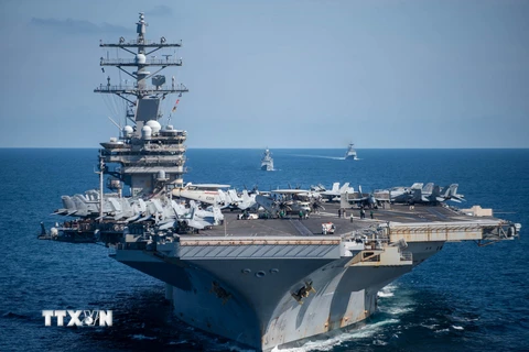 Tàu sân bay chạy bằng năng lượng hạt nhân USS Ronald Reagan của Mỹ tham gia cuộc tập trận Mỹ-Hàn trên vùng biển phía Đông Hàn Quốc, ngày 29/9/2022. (Ảnh: AFP/TTXVN)