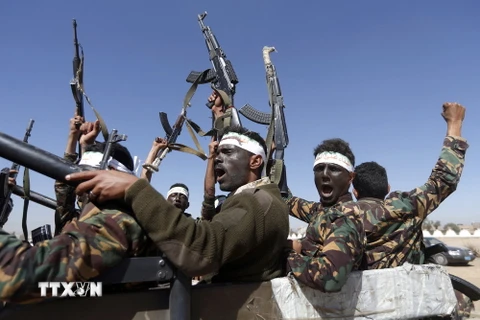 Các tay súng Houthi ở thủ đô Sanaa, Yemen. (Ảnh: AFP/TTXVN)