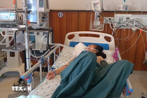 Bệnh nhân M. được cấp cứu tại bệnh viện Đa khoa Trung tâm An Giang. (Ảnh: TTXVN phát)