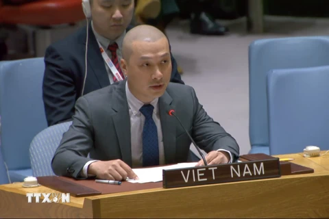 Tham tán công sứ Nguyễn Hoàng Nguyên, Phó Trưởng Phái đoàn Thường trực Việt Nam tại Liên hợp quốc, phát biểu tại phiên thảo luận. (Ảnh: TTXVN phát)