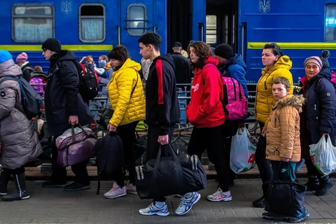Người tị nạn Ukraine trên đường tới các nước châu Âu. (Nguồn: SOPA)