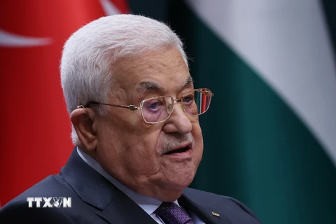 Tổng thống Palestine Mahmoud Abbas phát biểu trong cuộc họp báo ngày 25/7/2023. (Ảnh: AFP/TTXVN)