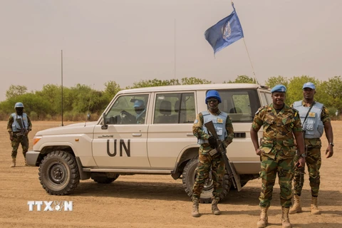 Binh sỹ thuộc Phái bộ gìn giữ hòa bình của Liên hợp quốc tại Nam Sudan (UNMISS) tuần tra tại Leer, Nam Sudan. (Anh: AFP/TTXVN)