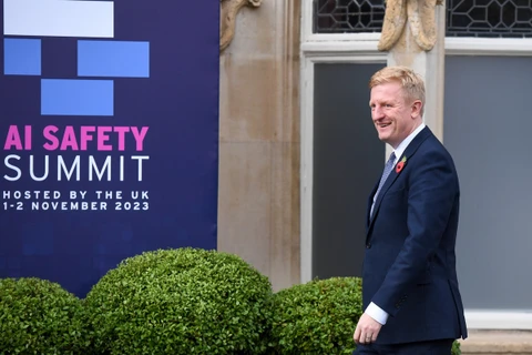 Phó Thủ tướng Anh Oliver Dowden tham dự Hội nghị thượng đỉnh về an toàn AI do nước này tổ chức vào tháng 11/2023. (Ảnh: Bloomberg)