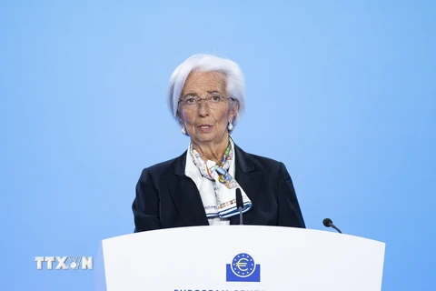 Chủ tịch ECB Christine Lagarde phát biểu tại cuộc họp báo ở Frankfurt, Đức. (Ảnh: THX/TTXVN)