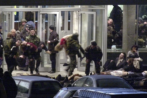 Hiện trường vụ tấn công khủng bố tại nhà hát Crocus City Hall ở Moskva, Nga, ngày 26/3/2024. (Ảnh: AFP/TTXVN)
