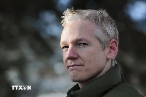Nhà sáng lập trang mạng WikiLeaks, ông Julian Assange, trong cuộc họp báo tại Norfolk, miền Đông Anh ngày 17/12/2010. (Ảnh: AFP/TTXVN)