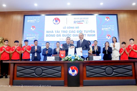 Lễ công bố Rohto-Mentholatum (Việt Nam) trở thành nhà tài trợ các Đội tuyển Bóng đá Quốc gia Việt Nam. (Nguồn: VFF)