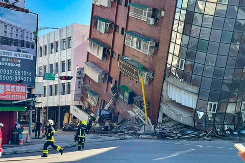 Camera hành trình ghi lại khoảnh khắc xảy ra vụ động đất cực lớn ở Đài Loan