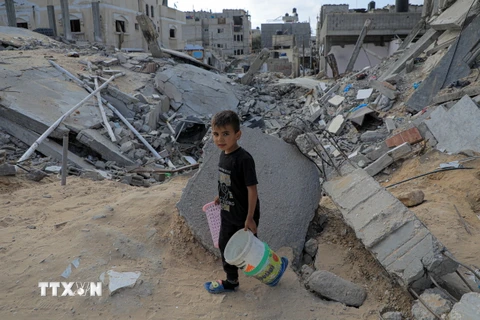 Những tòa nhà bị phá hủy sau cuộc không kích của Israel xuống thành phố Rafah, Dải Gaza ngày 30/4/2024. (Ảnh: THX/TTXVN)
