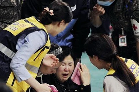 [Video] Hàn Quốc nỗ lực tiếp cận phà đắm để tìm nạn nhân