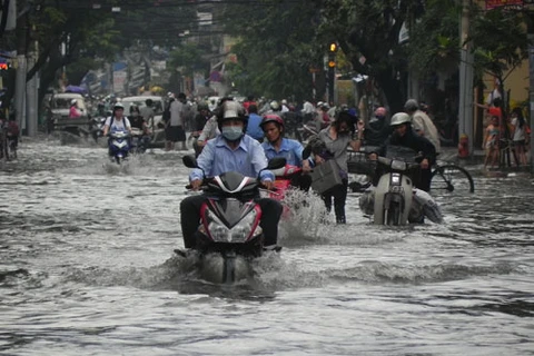 [Video] Nhiều tuyến đường tại Thành phố Hồ Chí Minh bị ngập