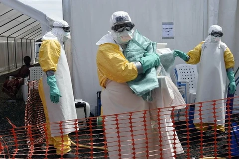 [Video] Cảnh báo về nguy cơ virus Ebola "nhập cảnh" châu Âu