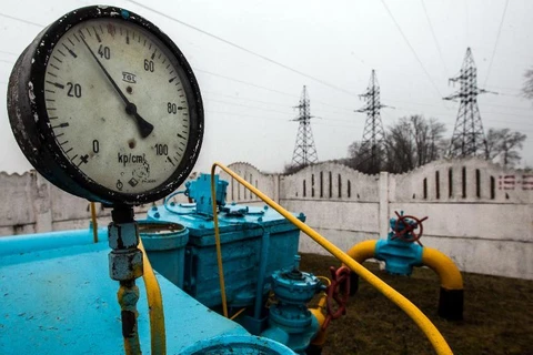 Một đường ống dẫn khí đốt tại một trạm xăng không xa Kiev. (Ảnh: AFP)