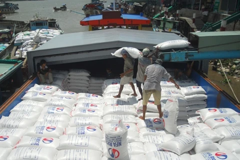 Xuất khẩu gạo tại Công ty Gạo Việt thành phố Cần Thơ. (Ảnh: Thanh Vũ/TTXVN)