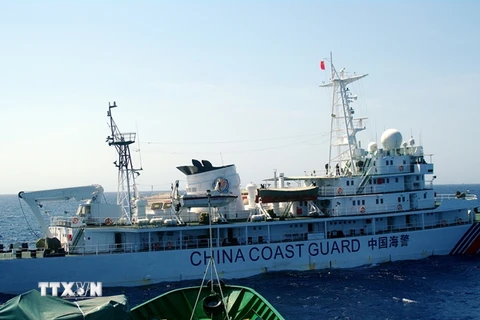 Tàu quân sự Trung Quốc mang vũ khí đe dọa tàu Việt Nam
