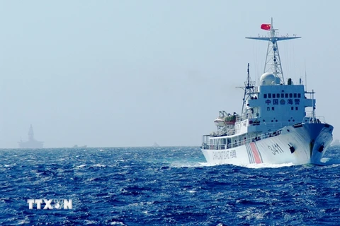 Tàu Hải cảnh 3411 của Trung Quốc luôn theo sát và ngăn cản tàu Cảnh sát biển Việt Nam. (Nguồn: TTXVN)