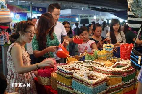 Hội chợ làng nghề Việt Nam 2015 thu hút hơn 200 đơn vị tham gia 