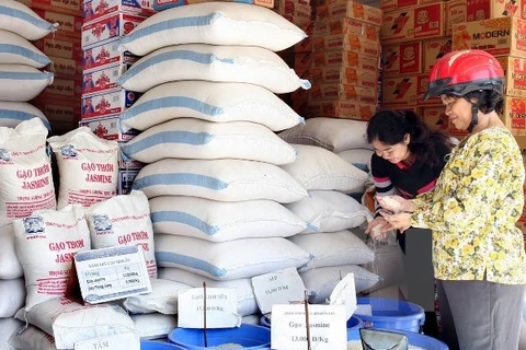 Ảnh minh họa: Cửa hàng bán gạo bình ổn giá của Công ty Lương thực Hồ Chí Minh tại huyện Bình Chánh. (Nguồn: Đình Huệ/TTXVN)
