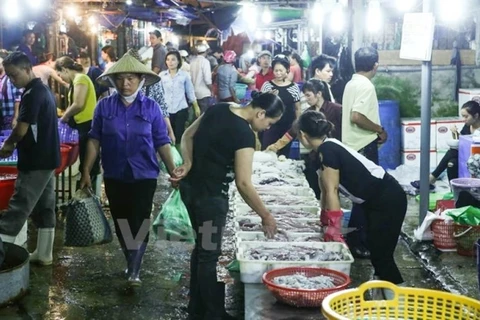 Chợ đầu mối Long Biên, Hà Nội. (Ảnh: Vietnam+)