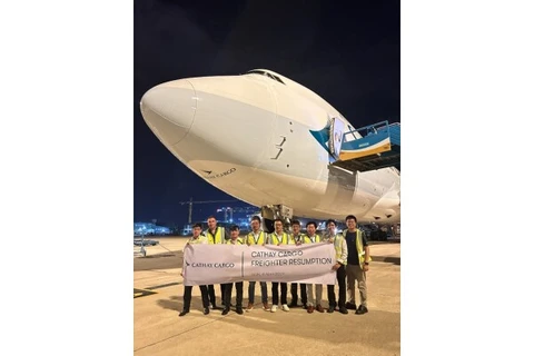 Cathay Cargo nối lại chuyến bay chở hàng từ Hồng Kông đến TP. Hồ Chí Minh ghé qua Hà Nội