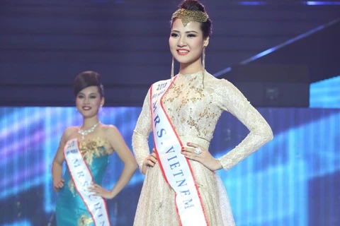 Chủ tịch Mrs World xin lỗi Hoa hậu Trần Thị Quỳnh