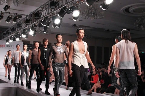 16 thí sinh chính thức vào “nhà chung” VietNam’s Next Top Model 2014